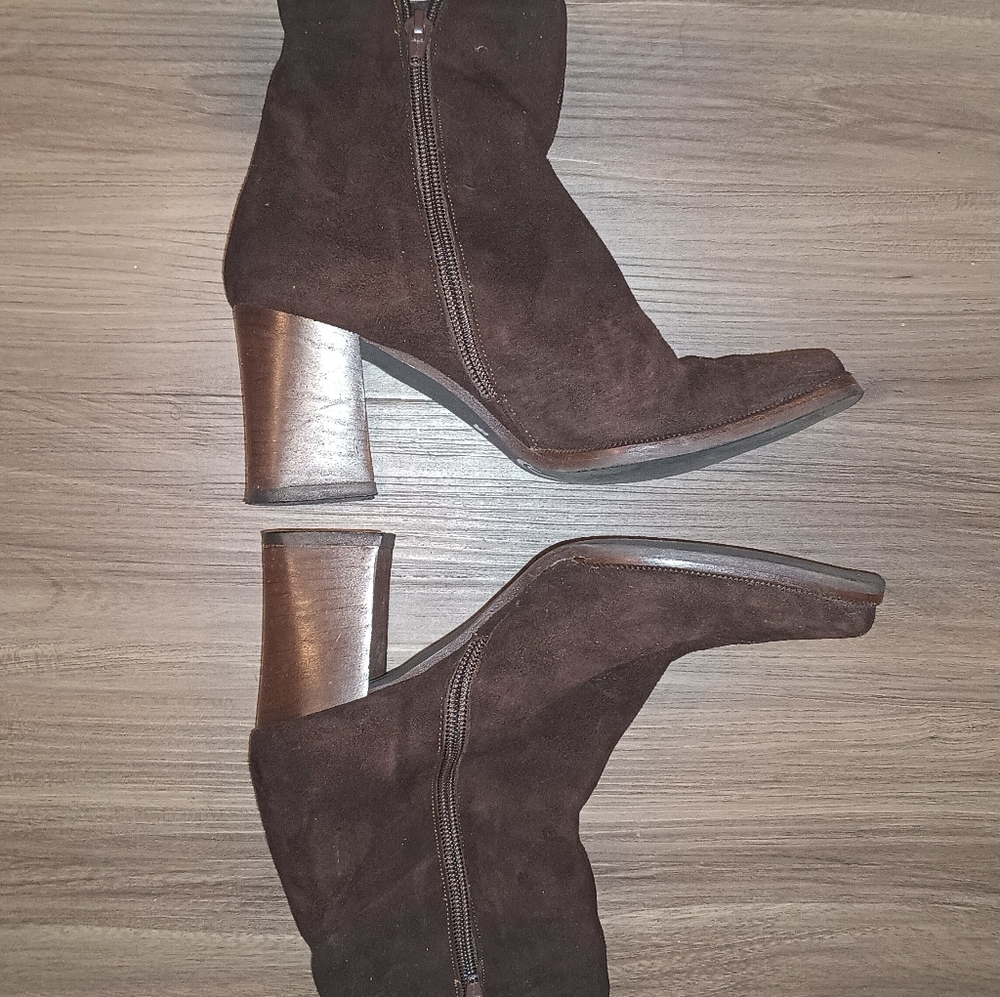 Women's brown suede boots size 6 and 1/2